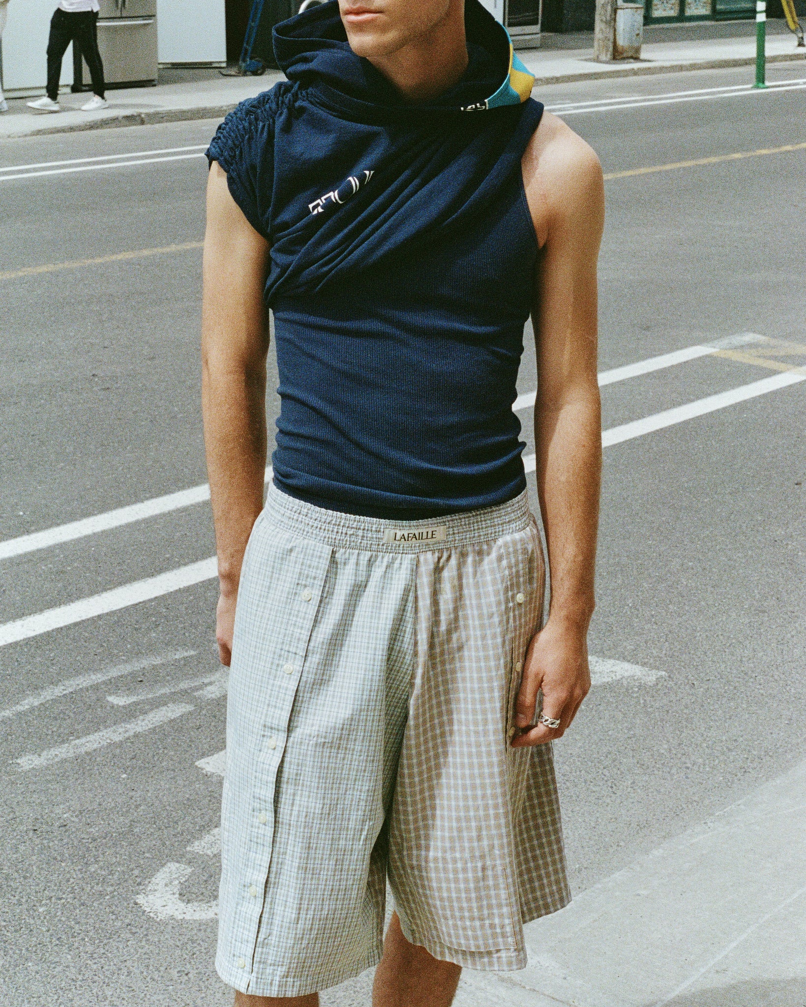 Crossbody Hood in Navy