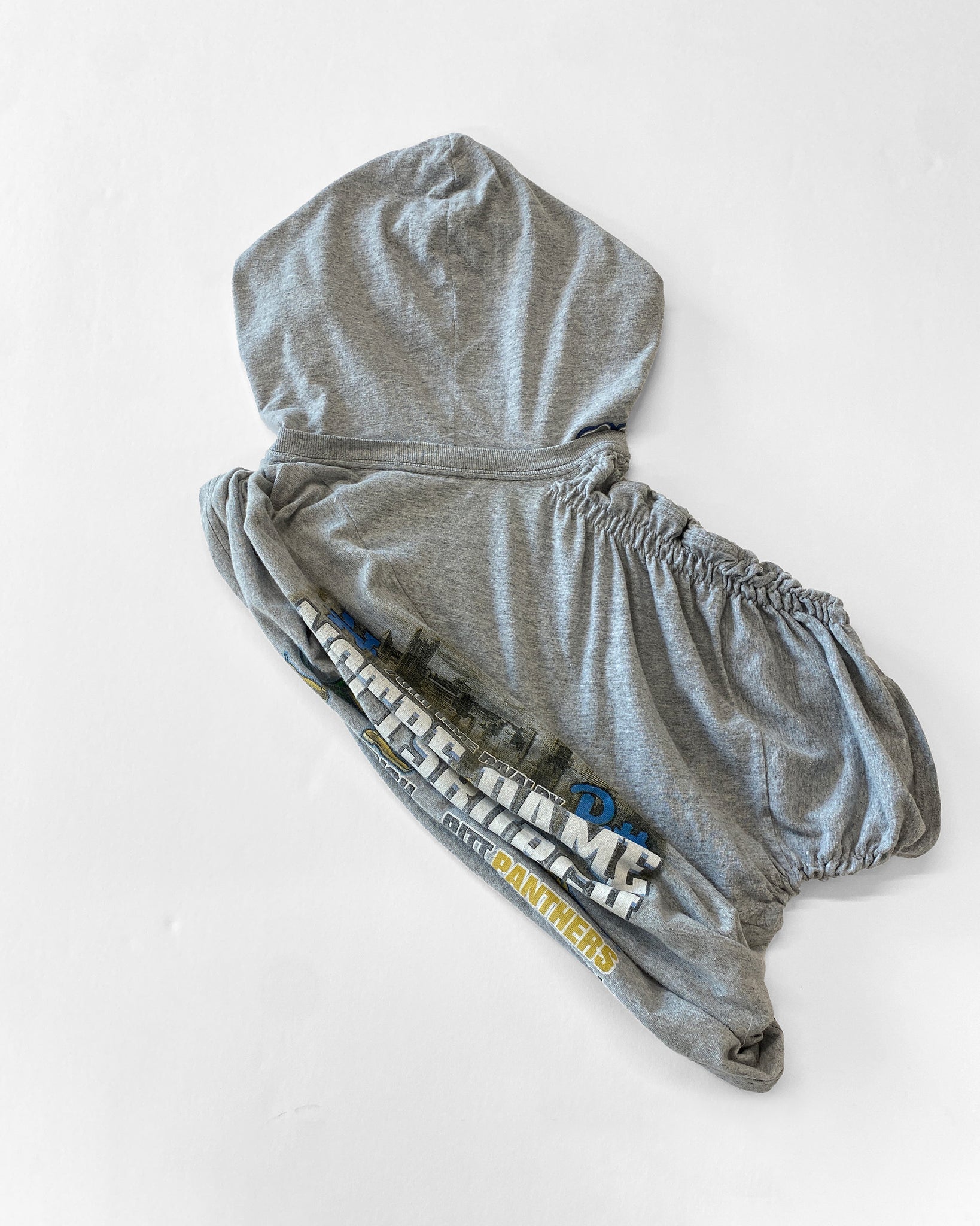 Crossbody Hood in Grey